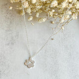 Elegáns nyaklánc tappancs alakú medállal ezüstben