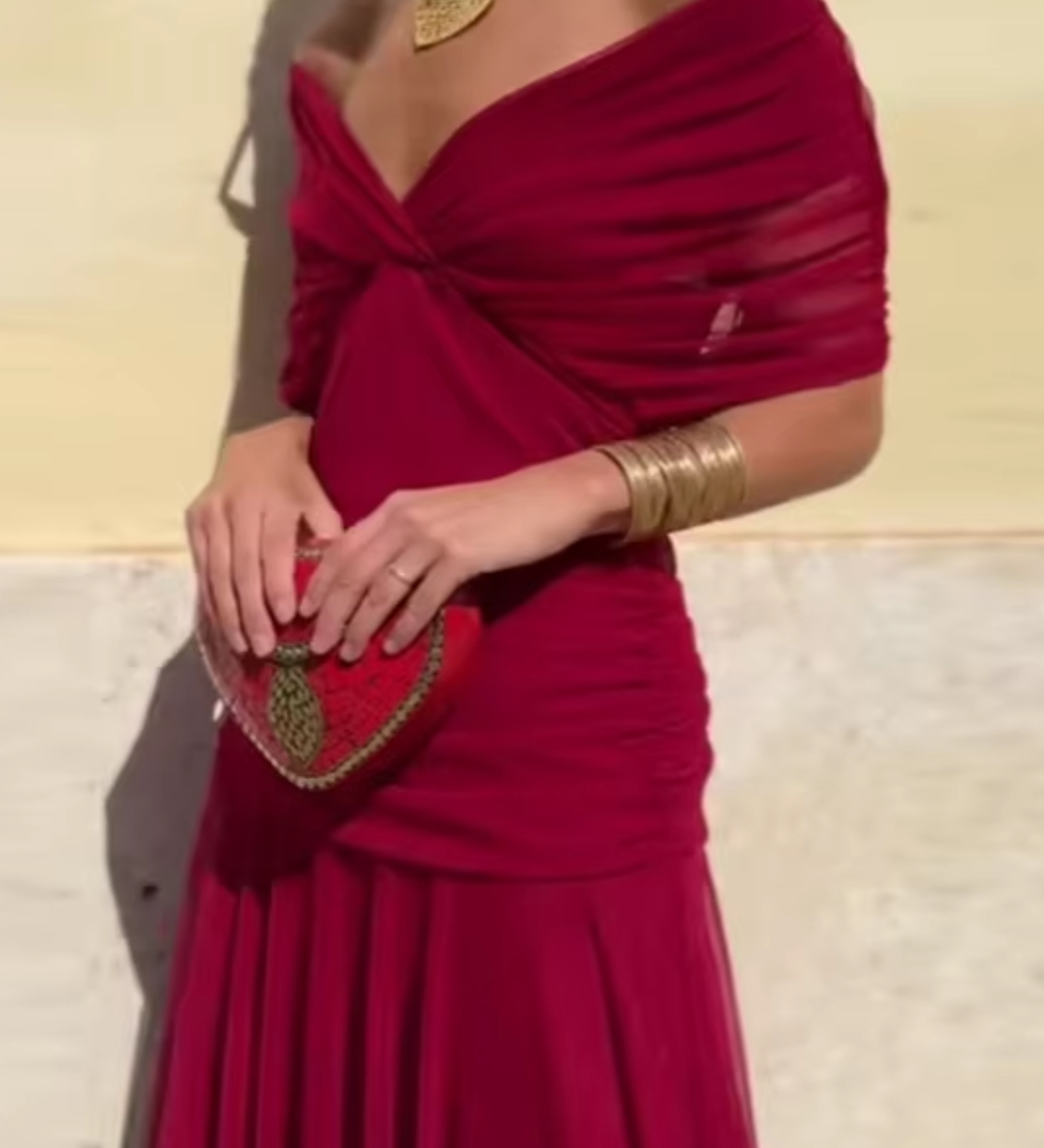 Ágnes - Elegáns Maxi Estélyi Ruha V-kivágással