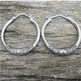 Retro Fülbevalók Két Színben Kivágott Gyűrűkkel